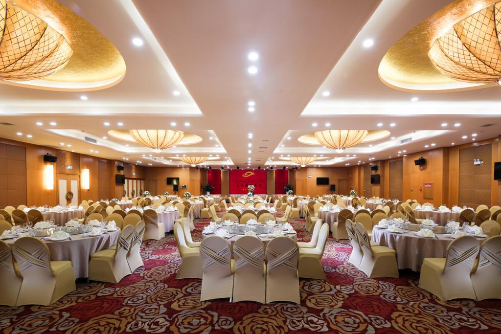 The Grand Plaza Hotel Ji'an  Exterior photo