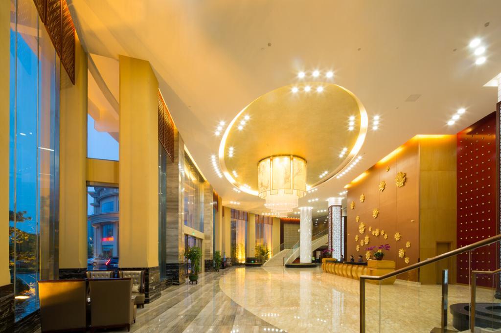 The Grand Plaza Hotel Ji'an  Exterior photo