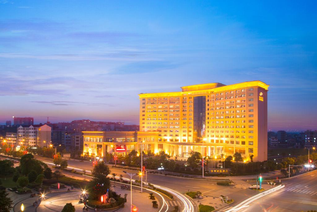 The Grand Plaza Hotel Ji'an  Exterior photo